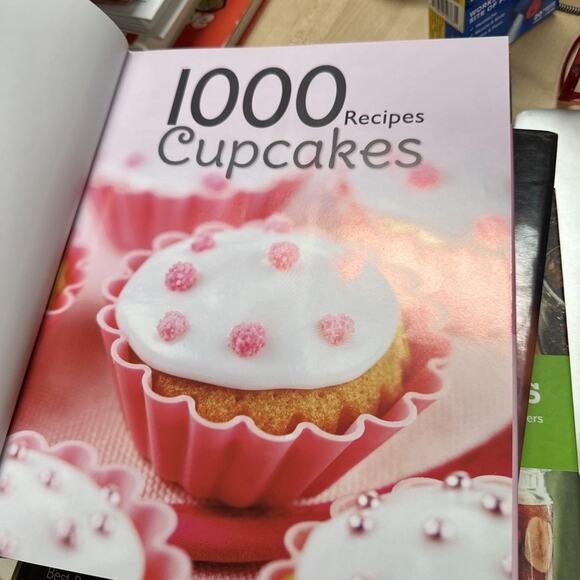 1000 Recipes - Cupcake Heaven - Large Format Hardback Book by Igloo Books - Picture 3 of 8